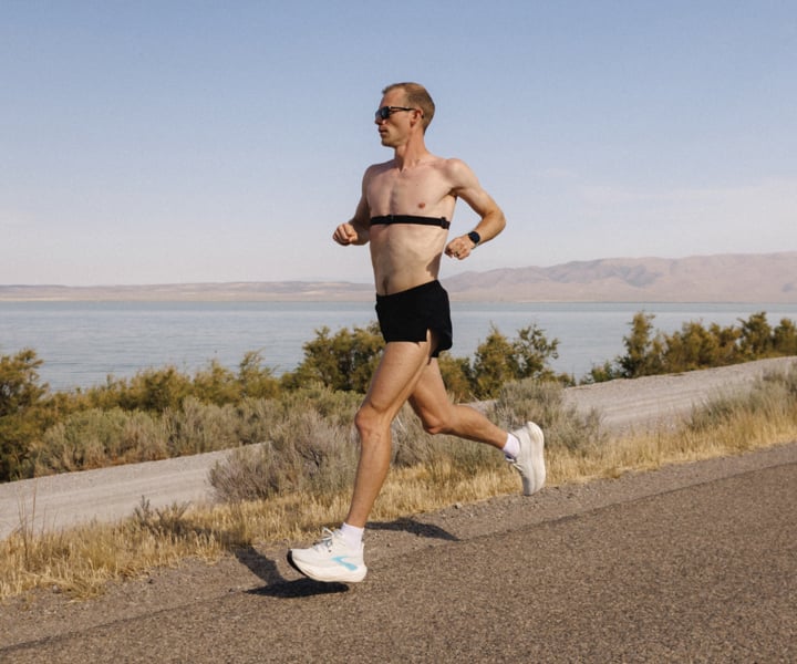 Corredor entrenando con Suunto Smart Heart Rate Belt 2